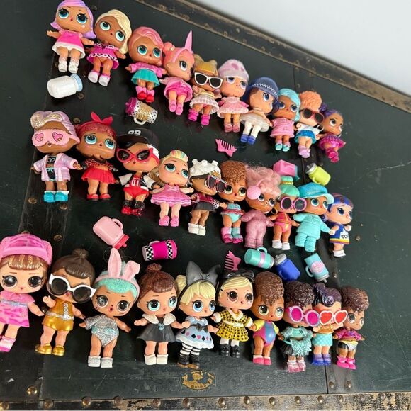 Mixed Lot of 30 LOL Dolls With Accessories Clothes As Photographed - Picture 7 of 7